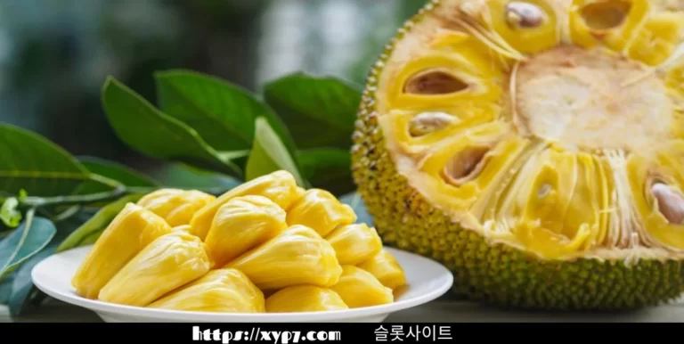 What Does Jackfruit Taste Like?